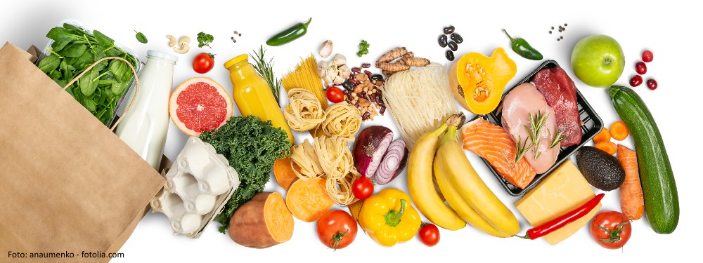 Symbolbild Ernährung: Lebensmittel liegen auf einem Tisch.